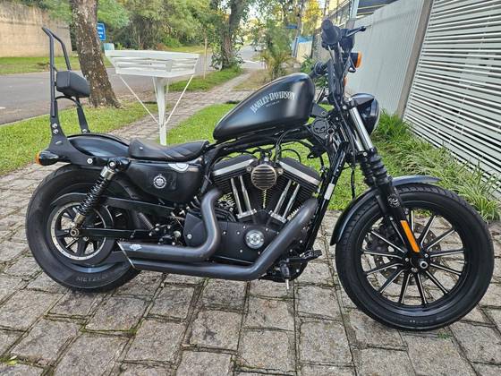 HARLEY-DAVIDSON SPORTSTER IRON 883 